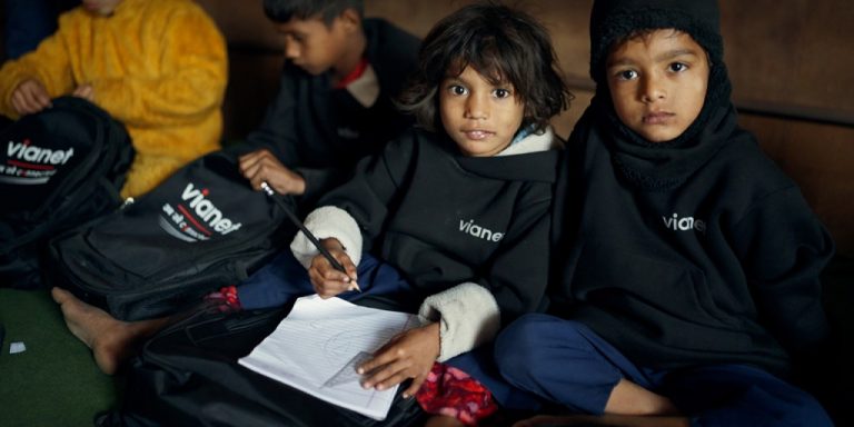 Vianet द्वारा श्री देवकोटा आधारभूत विद्यालयमा CSR कार्यक्रमअन्तर्गत सहयोग वितरण